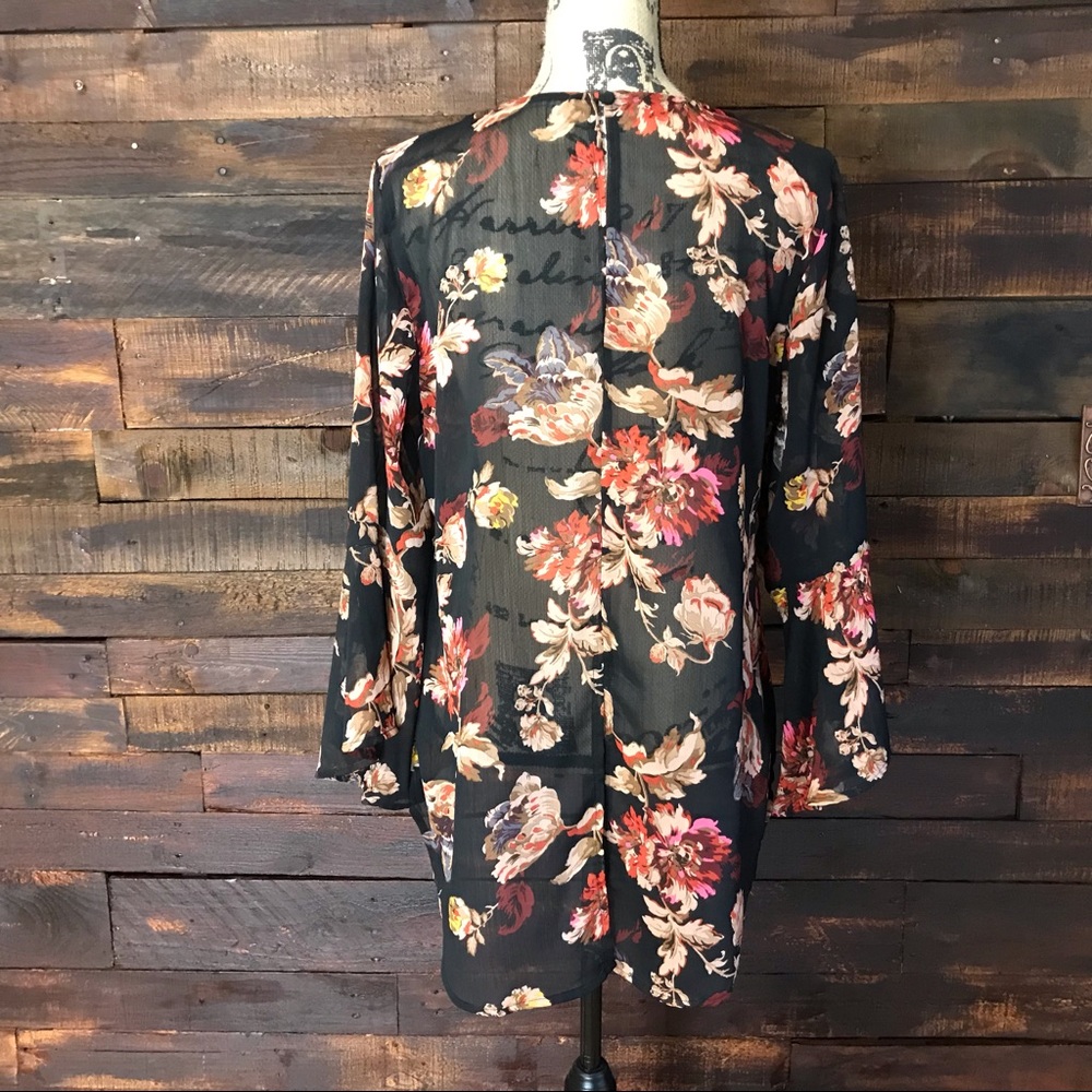 Signature Collection Sheer Top - Picture 3 of 6